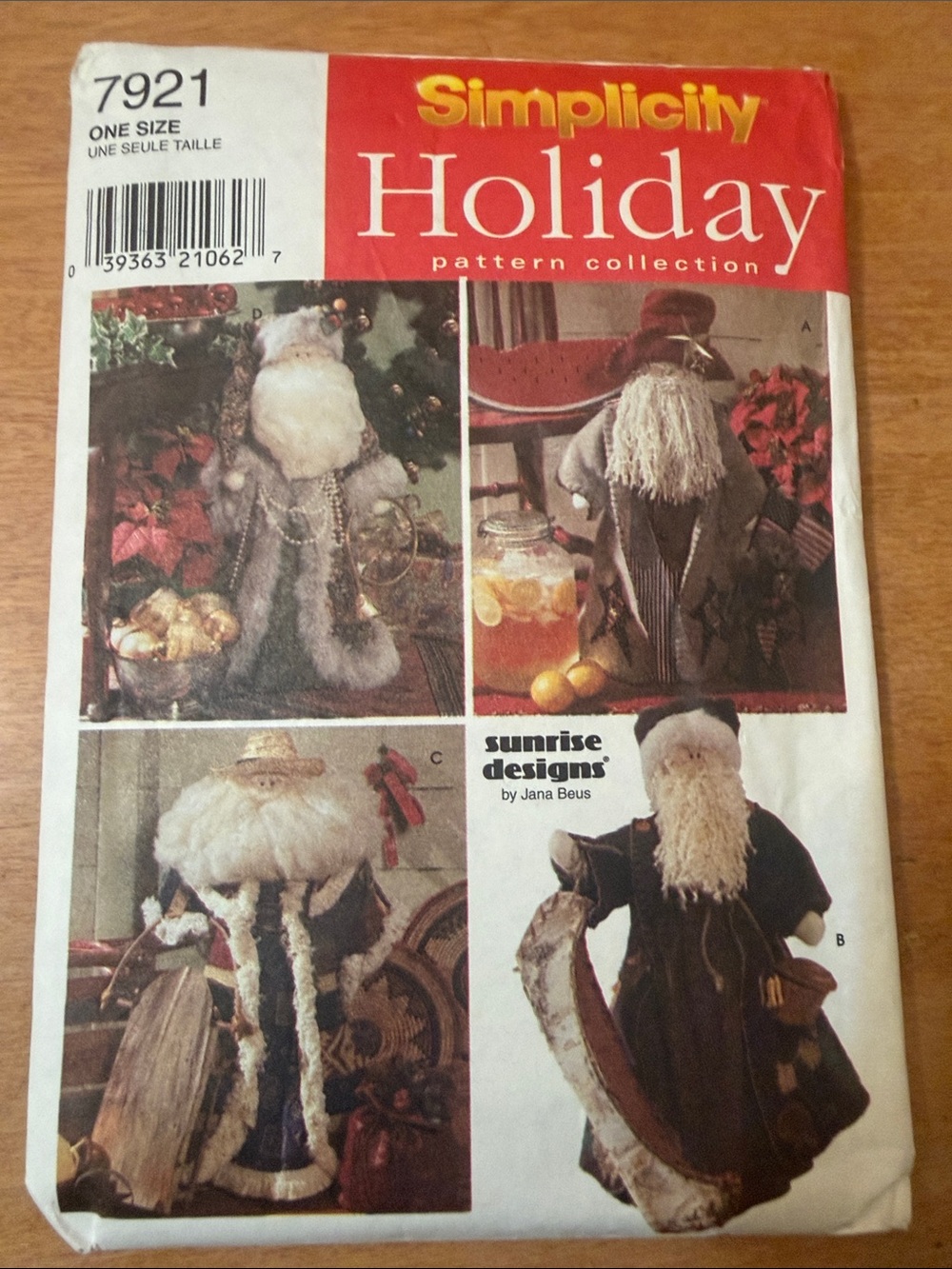 Simplicity Holiday Santa Pattern with Red and Gray Accents
